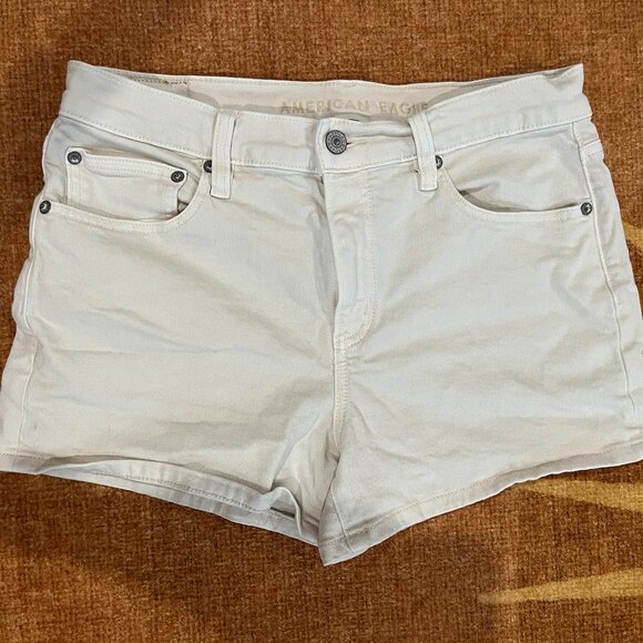 AE Stretch Super High-Waisted Relaxed Jean Short Color: Cream Size: 6 - Picture 1 of 3